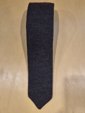 Classic Geoff Nicholson Lana Wool Knit Men's Tie in Dark Charcoal